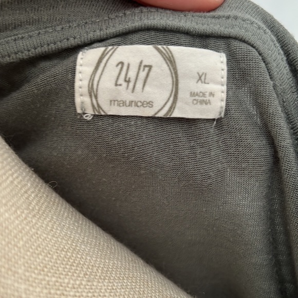 Maurices 24/7 XL Top - Picture 2 of 2